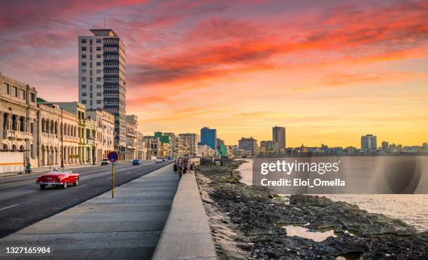 panoramic view of el malecon in havana at sunset. cuba - havana stockfoto's en -beelden