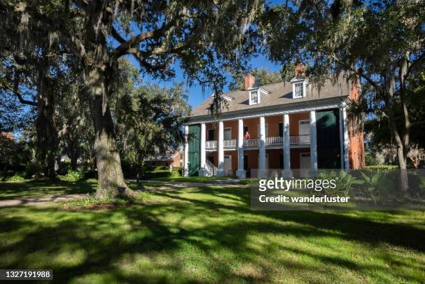 shadows on teche plantation home - gulf coast states stock pictures, royalty-free photos & images