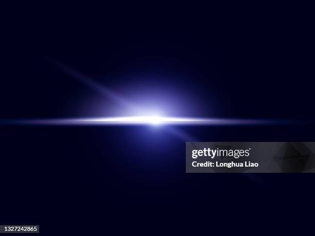 lens flare on black background - efecto fotográfico fotografías e imágenes de stock