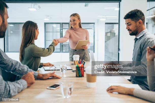 successful partnership - está contratado imagens e fotografias de stock