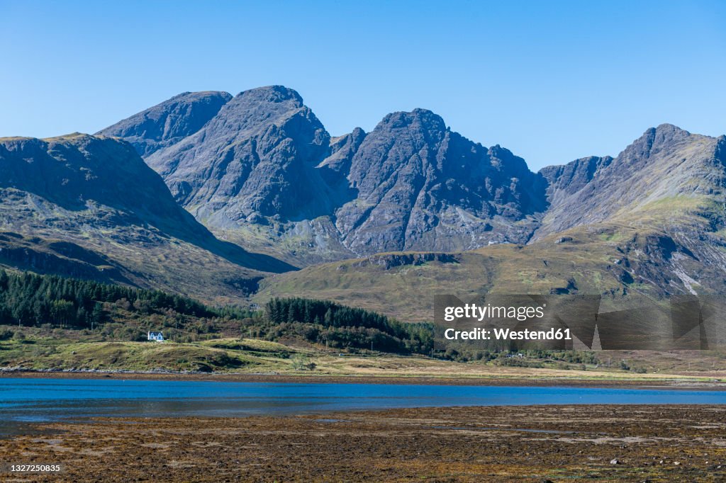 UK, Scotland, Scenic view of Black Cuillin mountains surroundingLoch Slapin