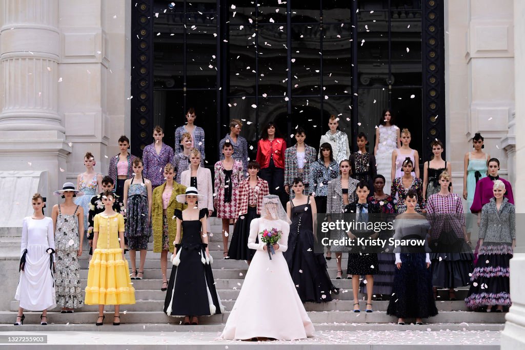 Chanel : Runway - Paris Fashion Week - Haute Couture Fall/Winter 2021/2022