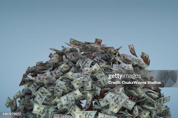 3d illustration of pile of hundred dollar banknotes against pastel colour background - geld stockfoto's en -beelden