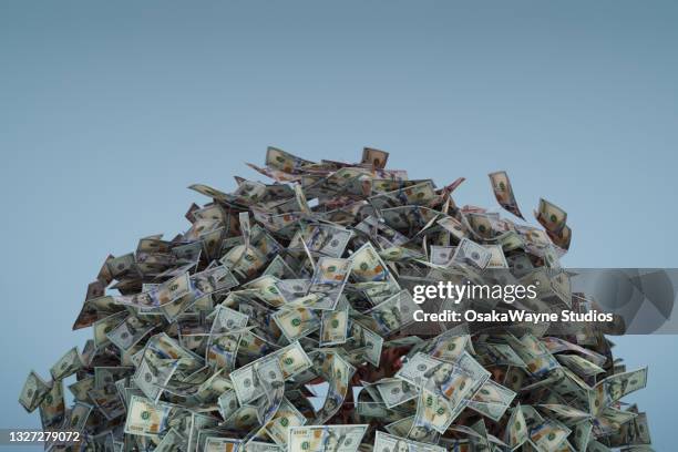 3d illustration of pile of hundred dollar banknotes against pastel colour background - amontoar imagens e fotografias de stock