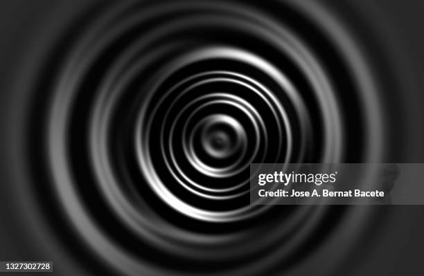 full frame of concentric circles on a moving dark liquid surface. - couronne d'eau photos et images de collection