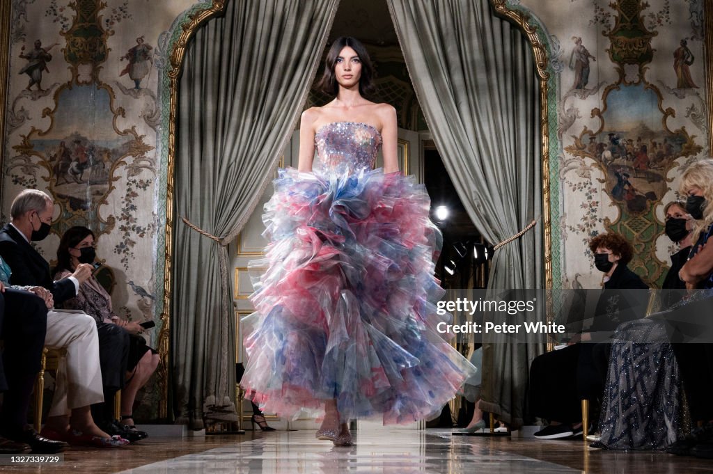 Giorgio Armani Prive : Runway - Paris Fashion Week - Haute Couture Fall/Winter 2021/2022