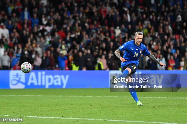 Federico Bernardeschi of Italy scores his team's fourth penalty in a penalty shoot out during the UEFA Euro 2020 Championship Semi-final match...