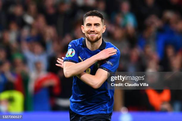 Jorginho of Italy celebrates scoring their sides winning penalty in the penalty shoot out during the UEFA Euro 2020 Championship Semi-final match...