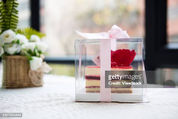 the birthday cake - gateaux foto e immagini stock