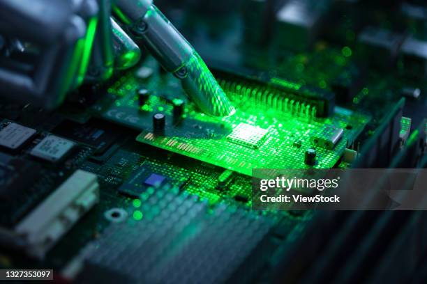 Computer Robot Chip Robot Arm Computer Chip Photos and Premium High Res Pictures - Getty Images
