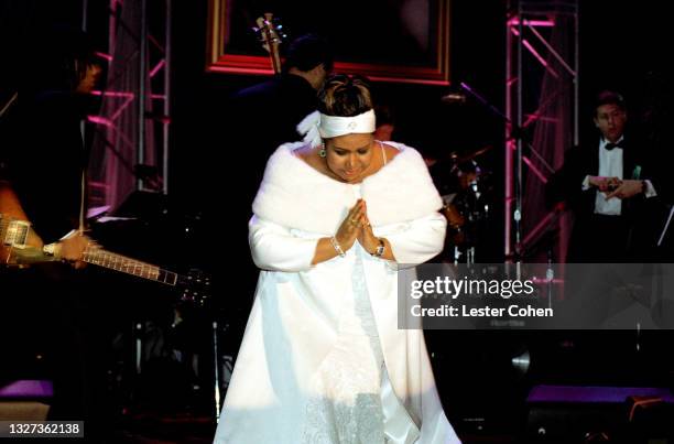 American singer, songwriter, and pianist Aretha Franklin sings at the 1998 MusiCares benefit dinner on February 23, 1998 in New York, New York....