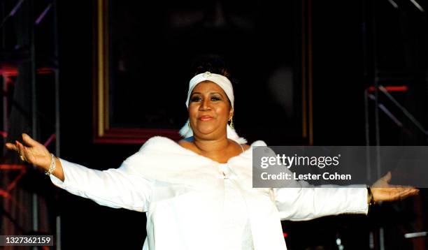 American singer, songwriter, and pianist Aretha Franklin sings at the 1998 MusiCares benefit dinner on February 23, 1998 in New York, New York....