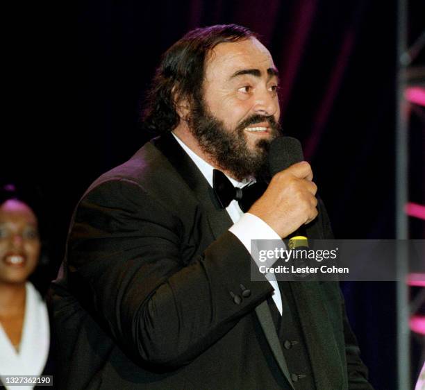 Italian operatic tenor Luciano Pavarotti speaks at the 1998 MusiCares benefit dinner on February 23, 1998 in New York, New York. Pavarotti was...