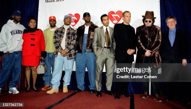 American singer, songwriter, and pianist Aretha Franklin , Shawn Stockman, Michael McCary, Nathan Morris and Wayne Morris of Boys II Men, Cuban...