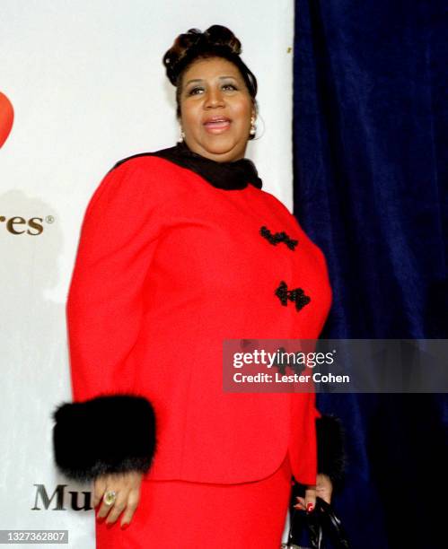 American singer, songwriter, and pianist Aretha Franklin attends the 1998 MusiCares benefit dinner on February 23, 1998 in New York, New York....