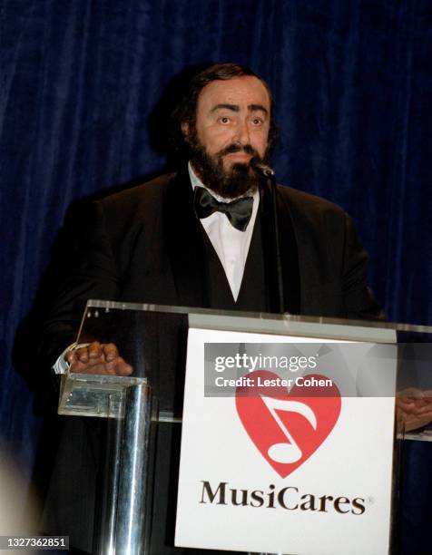 Italian operatic tenor Luciano Pavarotti speaks at the 1998 MusiCares benefit dinner on February 23, 1998 in New York, New York. Pavarotti was...