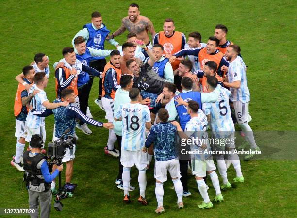 Emiliano Martinez goalkeeper of Argentina celebrates with teammates winning a penalty shootout after a semi-final match of Copa America Brazil 2021...
