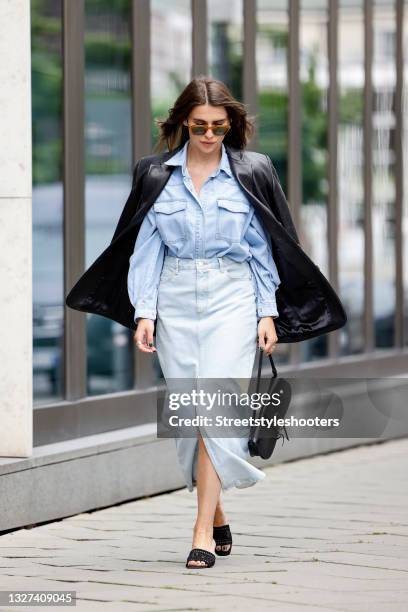 Influencer Sarah Lou Falk wearing a black leather blazer by Tory Burch, a light blue denim jeans blouse by Edited, a light blue denim jeans maxi...
