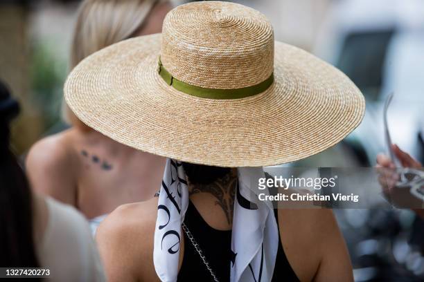 3,161 Street Style Straw Hat Photos and Premium High Res Pictures - Getty  Images