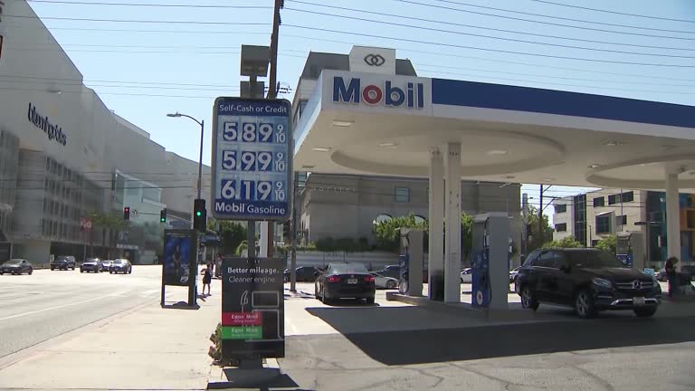 Mobil Ras 104 Mobil Gas Station Sign Stock Videos, Footage, & 4K Video Clips ...