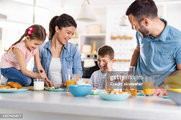 look at you with that milk mustache! - family breakfast stockfoto's en -beelden