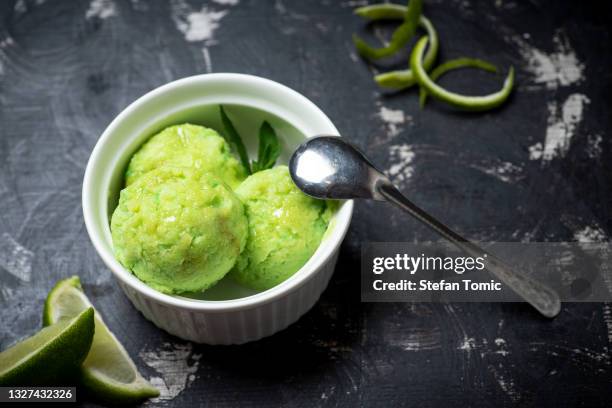 homemade lime fruit ice cream balls served in a cup table top view. cold and refreshing organic dessert for the summer - sorbet 個照片及圖片檔