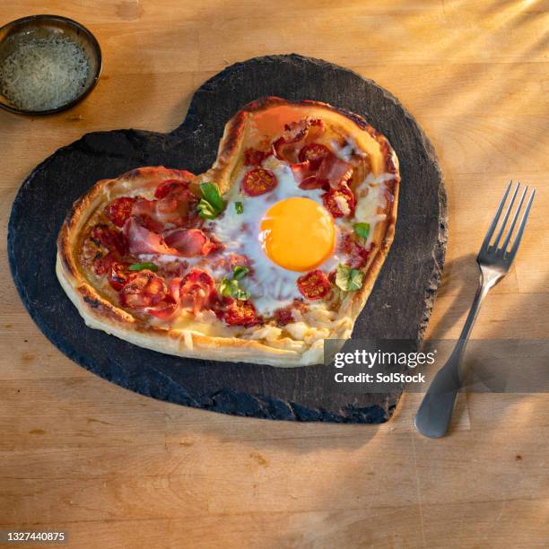 pizza fresh from the oven - heart shape pizza stock pictures, royalty-free photos & images