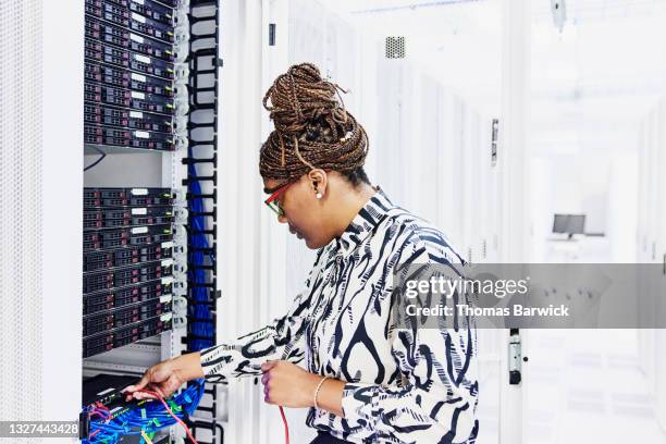 Computer Network Women's Black Woman Data Center Photos and Premium High Res Pictures - Getty Images