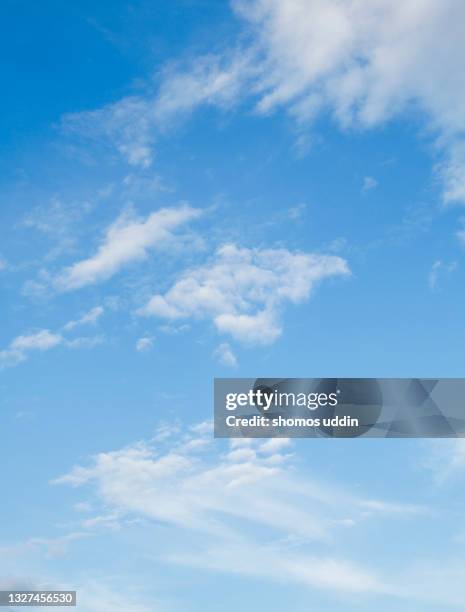 beautiful wispy clouds against blue sky - safir bildbanksfoton och bilder