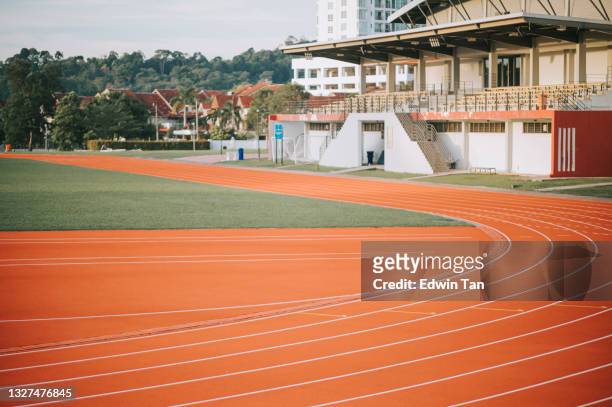all weather running track with empty bleachers seats in the morning - track and field stadium stockfoto's en -beelden