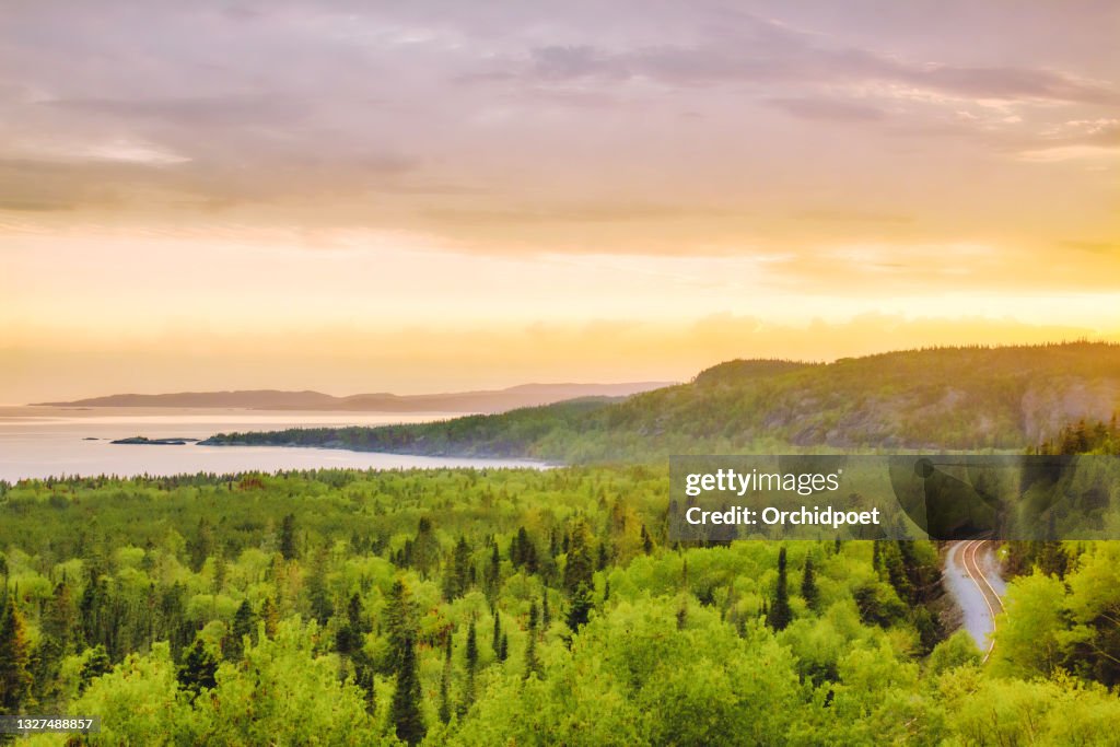 Paisaje de la costa norte del lago Superior
