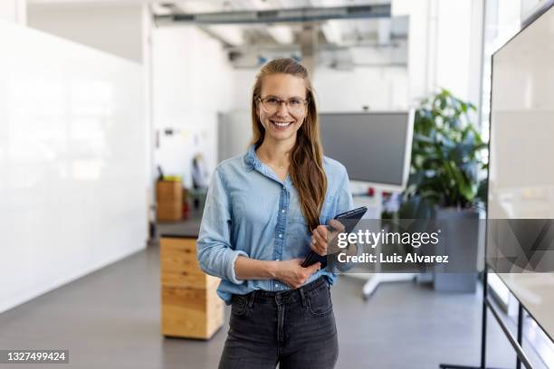 portrait of a businesswoman with digital tablet in office - woman ipad stock pictures, royalty-free photos & images