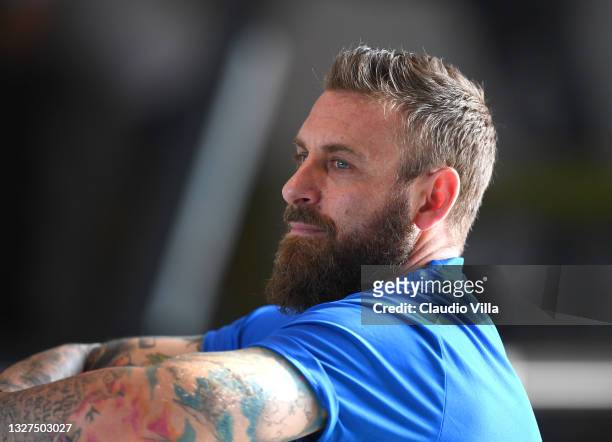 Assistant coach Italy Daniele De Rossi looks on during an Italy training session at Centro Tecnico Federale di Coverciano on July 07, 2021 in...