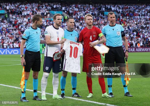 Assistant Referee, Jan de Vries, Harry Kane of England, Match Referee, Danny Makkelie and Simon Kjaer of Denmark and Assistant Referee, Hessel...