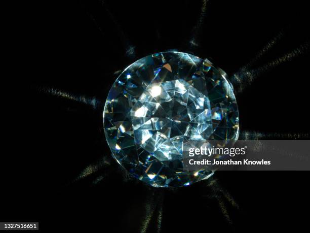 close up diamond on black background - diamante foto e immagini stock