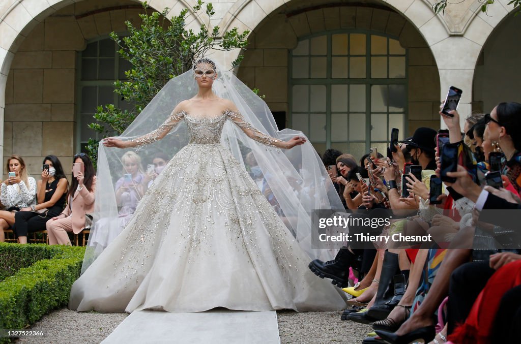 Zuhair Murad : Runway - Paris Fashion Week - Haute Couture Fall/Winter 2021/2022