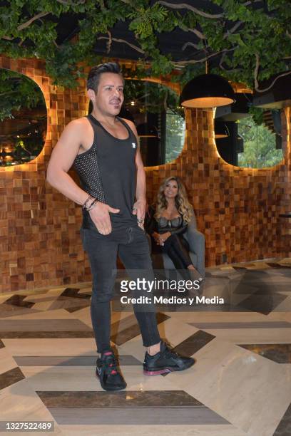 Producer Hugo Mejuto models for this special occasion during the presentation of the clothing brand "SENSUALE" by Aleida Núñez at Prime Bar Maneiro...