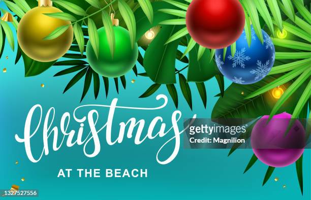 sommerweihnacht, tropische blätter mit weihnachtsschmuck und girlanden - christmas palm tree stock-grafiken, -clipart, -cartoons und -symbole