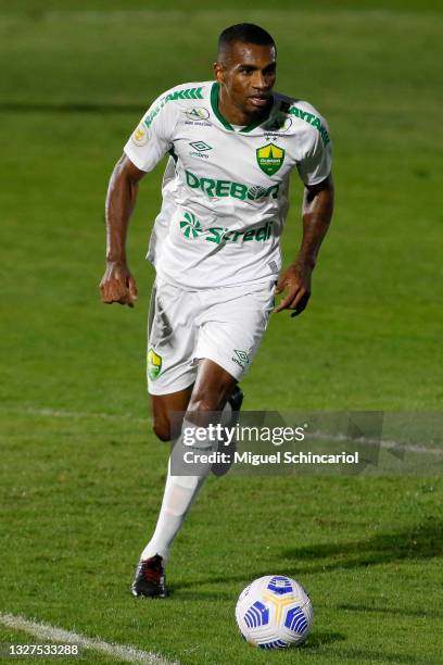 Marllon of Cuiaba controls the ball during a match between Red Bull Bragantino and Cuiaba as part of Brasileirao 2021 at Nabi Abi Chedid on July 07,...