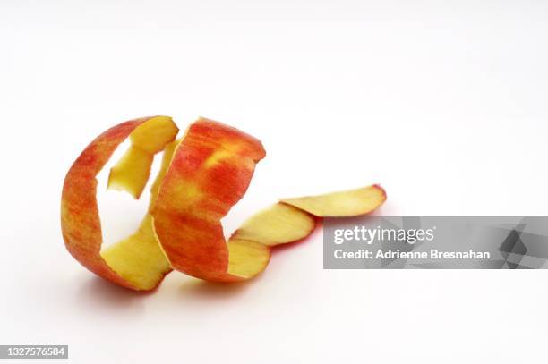 apple peel - peel stock-fotos und bilder