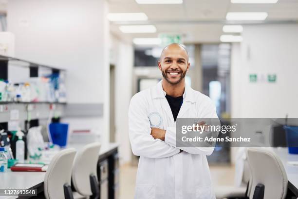 portrait of a young scientist conducting medical research in a laboratory - laboratory stockfoto's en -beelden