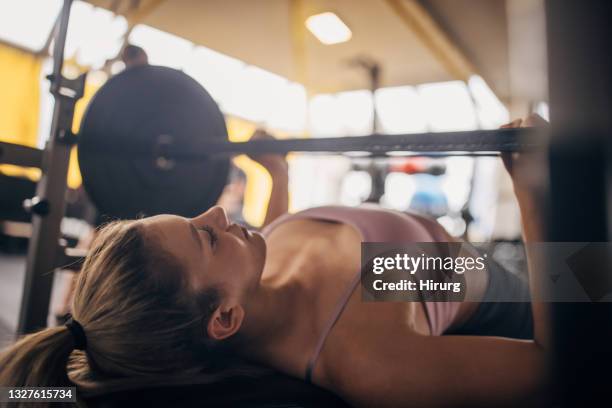 young woman training bench press - bench press stock pictures, royalty-free photos & images