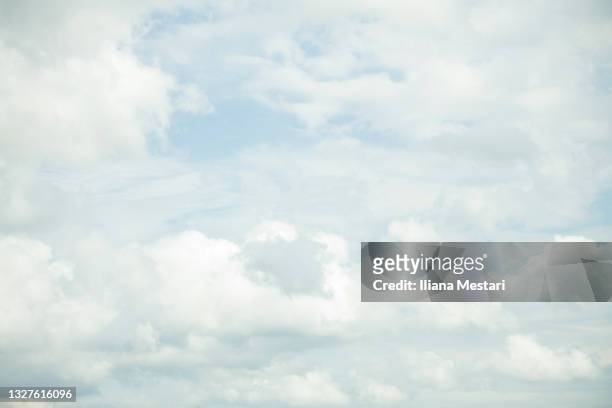 blue sky full of clouds - くもり ストックフォトと画像