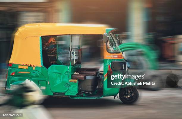 indian tuktuk - rickshaw or tuk tuk or surrey or pedicab stock pictures, royalty-free photos & images