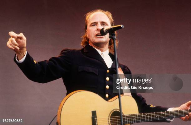 Steve Harley of Cockney Rebel, Beach Festival, De Panne, Belgium, 6 August 1989.