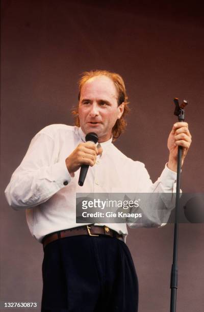 Steve Harley of Cockney Rebel, Beach Festival, De Panne, Belgium, 6 August 1989.
