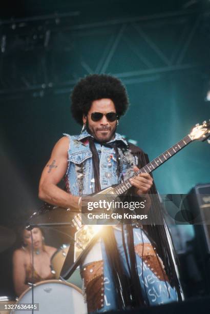 Lenny Kravitz playing a Gibson Flying V guitar, Drummer Cindy Blackman, Pinkpop Festival, Landgraaf, Holland, 20 May 2002.