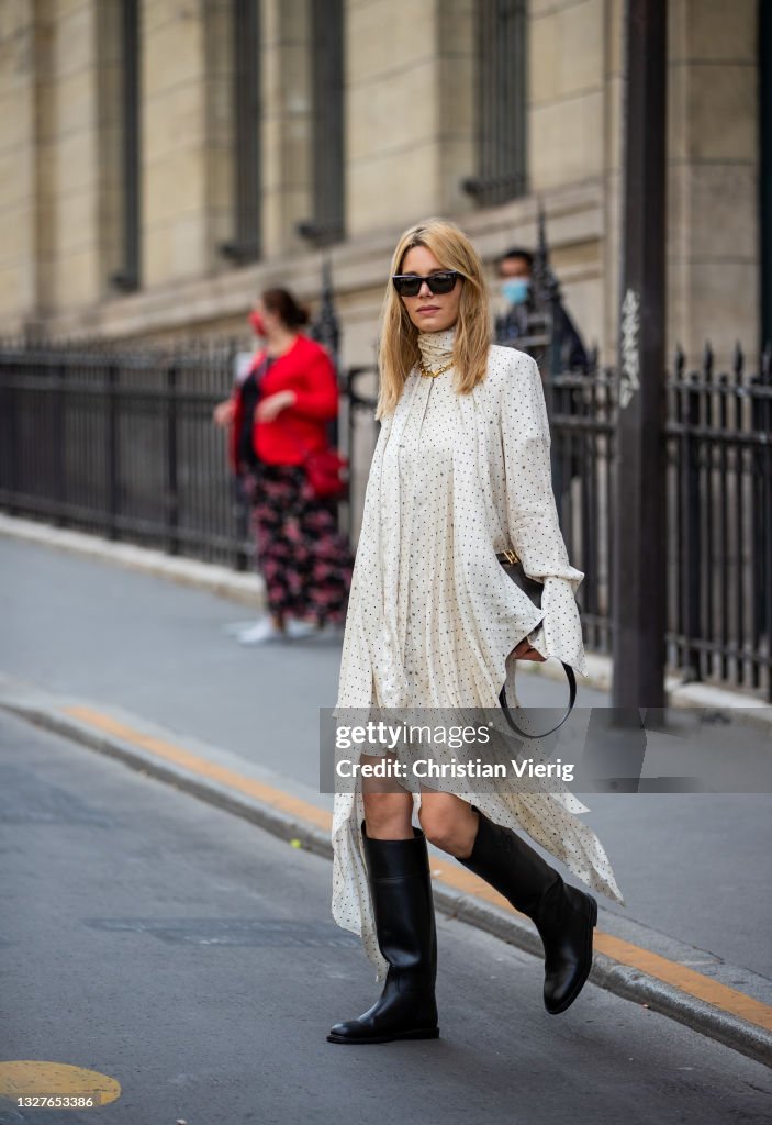 Street Style - Paris Fashion Week - Haute Couture Fall/Winter 2021/2022 : Day Three