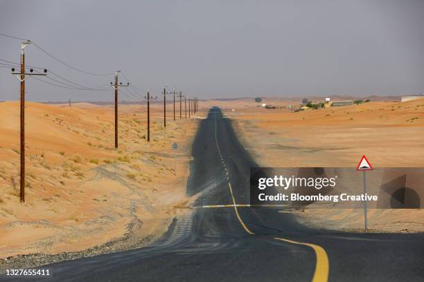 desert road - desert road stock pictures, royalty-free photos & images