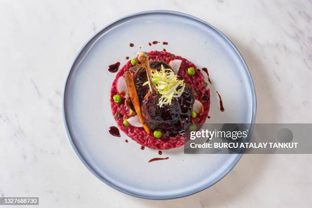 fine dining gourmet dish - food photography from above stock-fotos und bilder